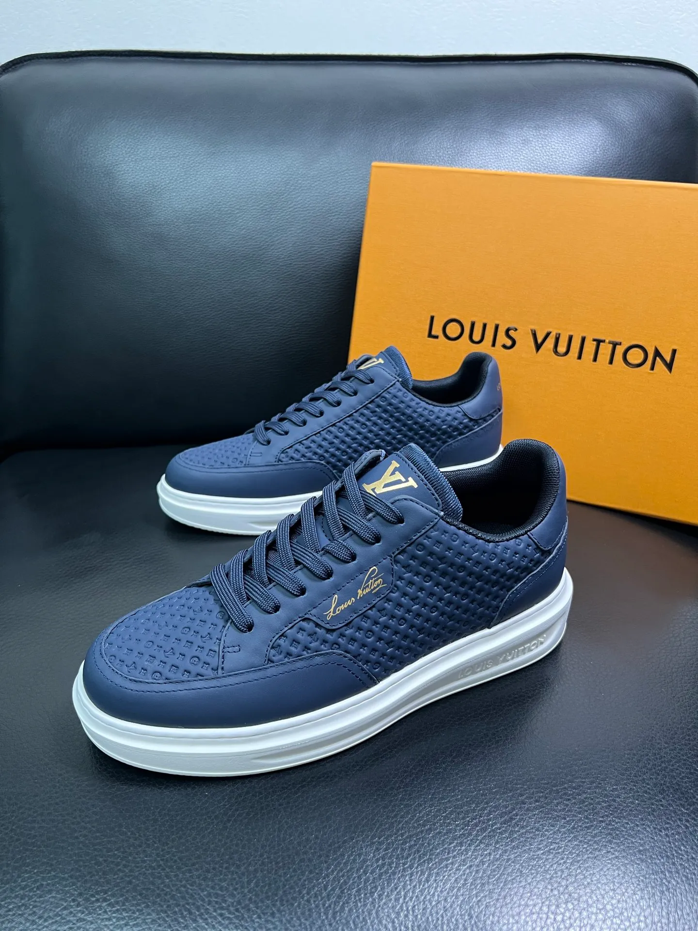 Men's shoes 💰740 Lv high quality top crafts Louis Vuitton sports shoes counter synchronized with original factory configuration, uppers imported from Italy, high-quality splicing colorful complex crafts, imported mesh pads soft and comfortable, soles: original soles specially provided by the original factory, T men's shoes 💰U exclusive movable molded soles super comfortable, original factory and single goods, welcome to compare, code number 38-44 (customized 45) 85867